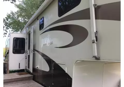 Doubletree Select Suites 5th Wheel--36 ft